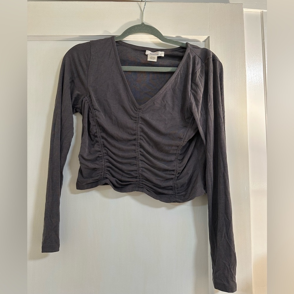 Gray ribbed long sleeve crop top
